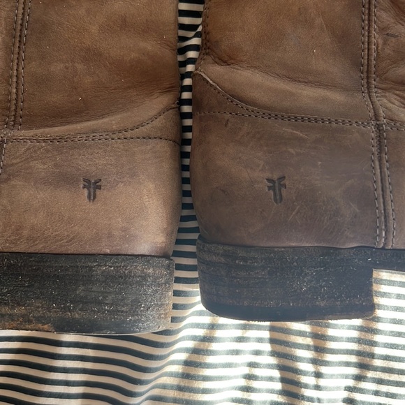 Woman’s 8.5 Ladies Frye Melissa Button lug boots - Picture 5 of 7